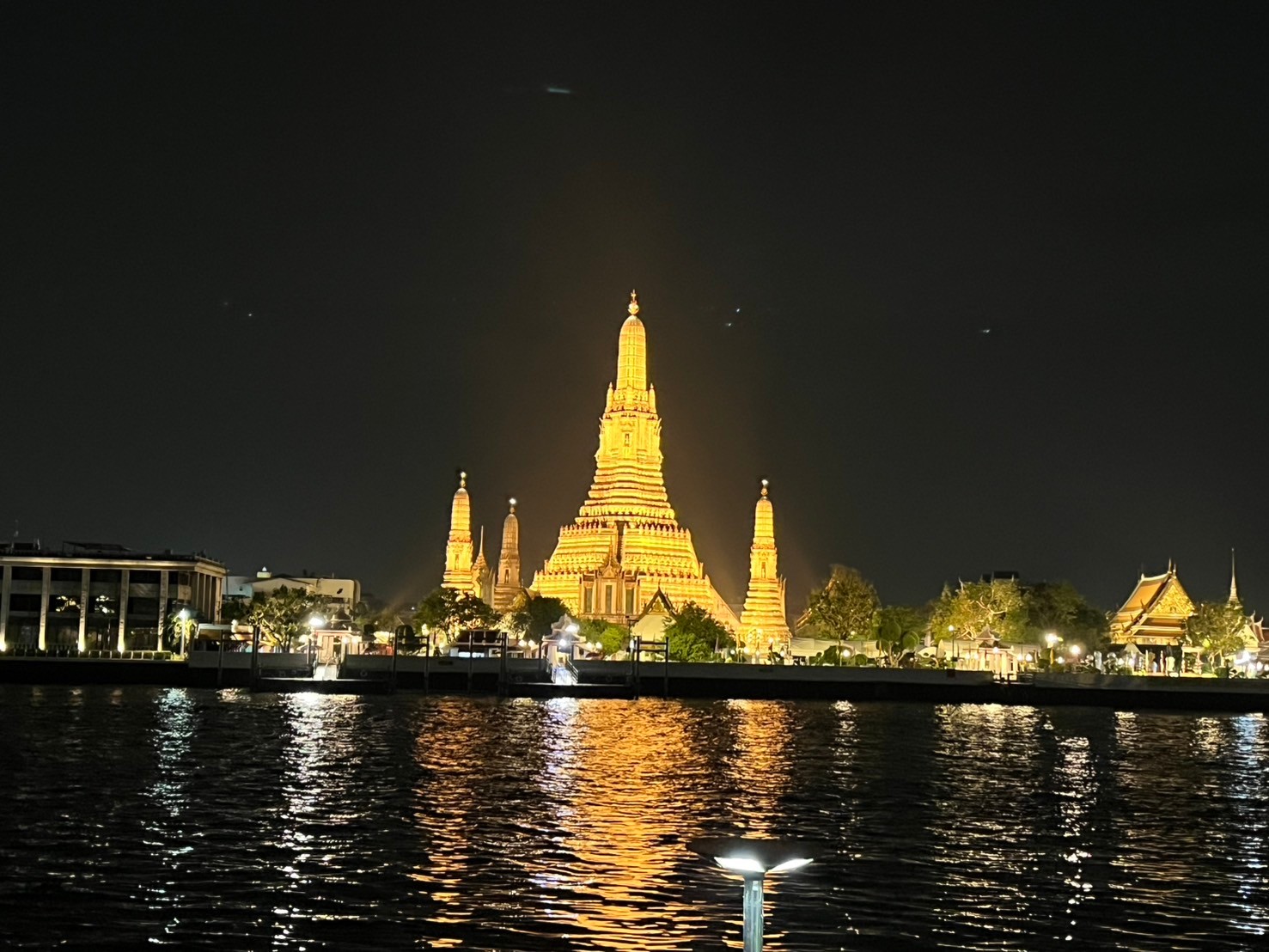 【泰國旅遊】曼谷夜遊推薦！Klook電動滑板車夜遊之旅，深度體驗道地街頭美食與文化