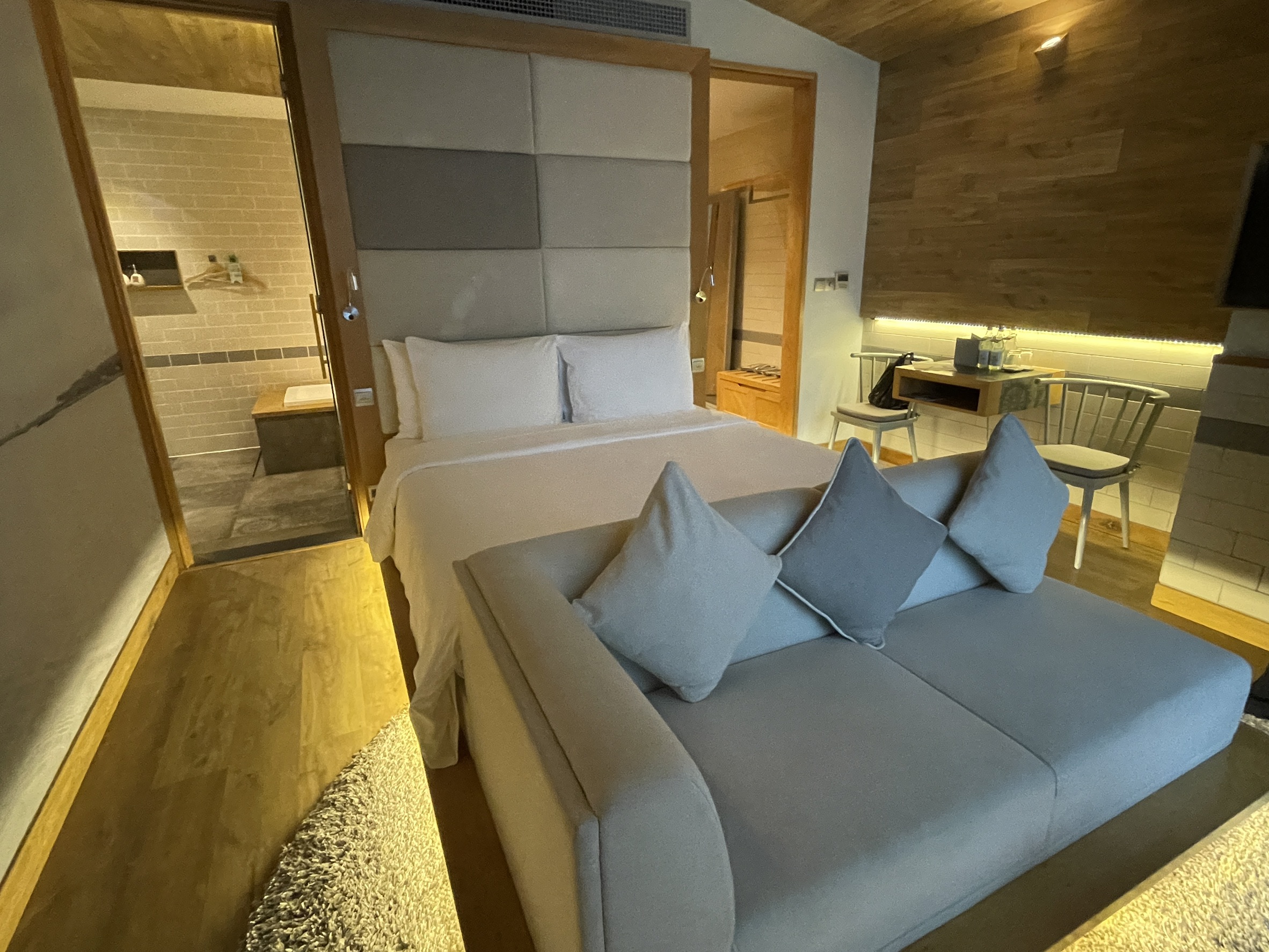 胡志明市網美飯店｜Fusion Suites Sai Gon 西貢融合套房．雙臥室家庭套房開箱＋早餐分享